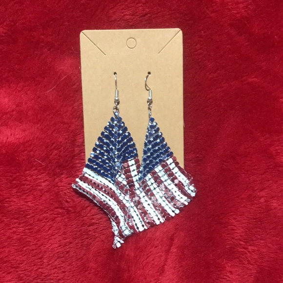 Dangling American flag slinky new in package earrings - Picture 1 of 7